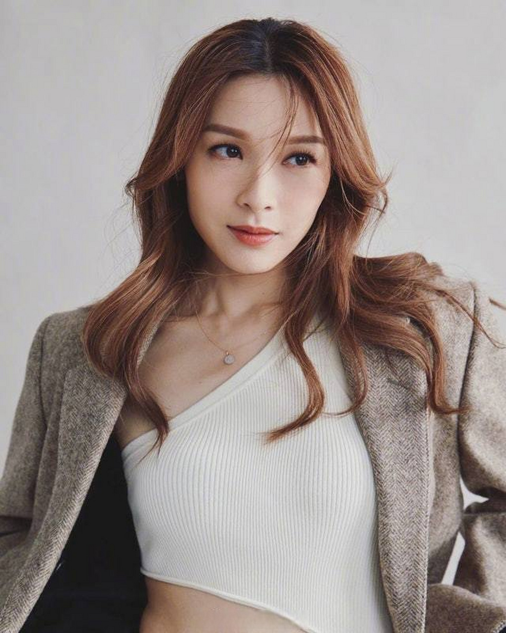 tvb视后李佳芯出席活动,透露接下来都是拍摄综艺为主,至于剧集则要等