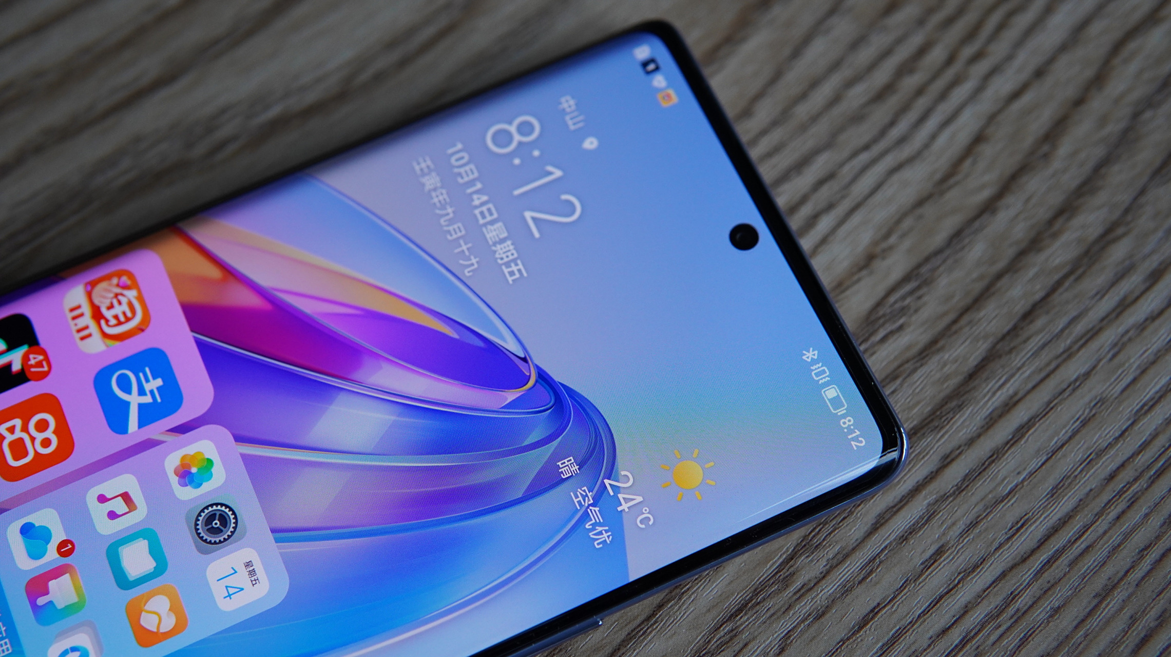 昨天到货的iqoo z7x,pdd买的,比jd便宜近两百,似乎没有翻车,骁龙695