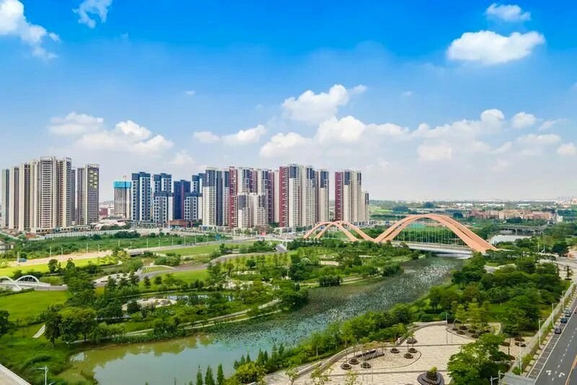 三水新城现楼 华远海蓝城  三水新城经过五年,真的蜕变成刚需客们满意