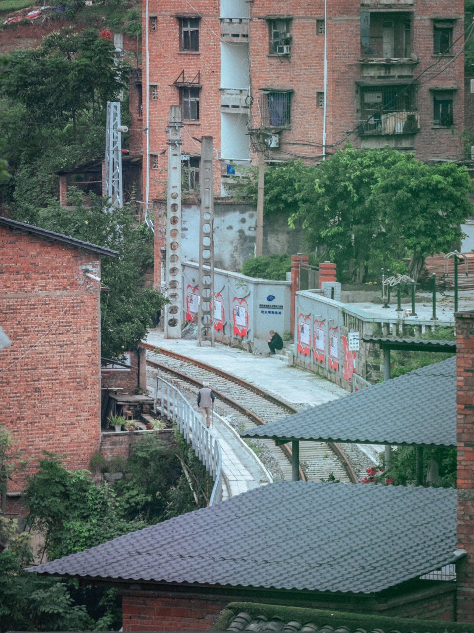 川黔线经过的三江镇,一段废弃的铁路讲述历 綦江三江街道 虽然假期