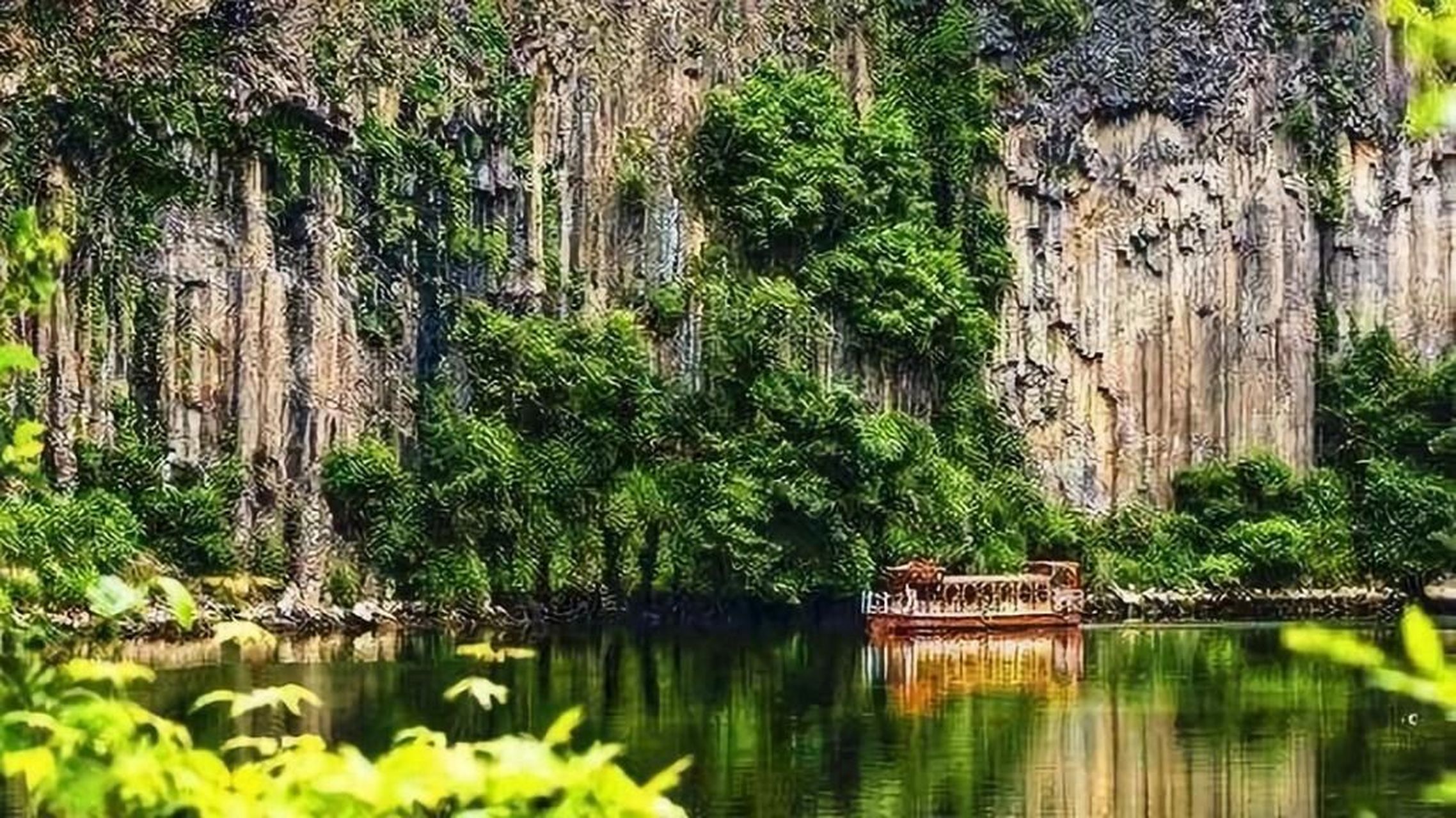 黄椅山火山森林公园 黄椅山火山森林公园位于辽宁省丹东市宽甸满族