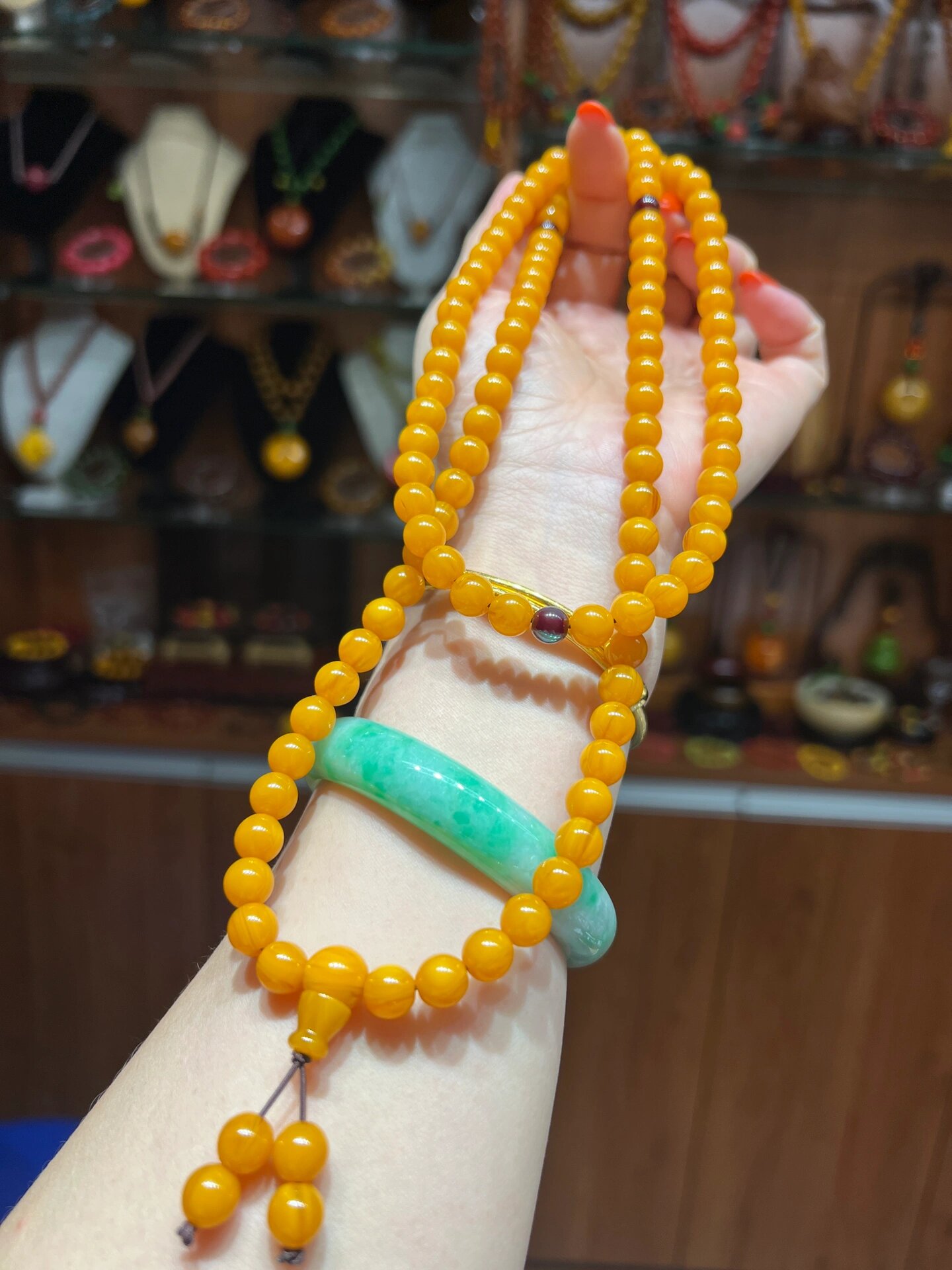 108颗蜜蜡珠串@爱喝的小熊的动态