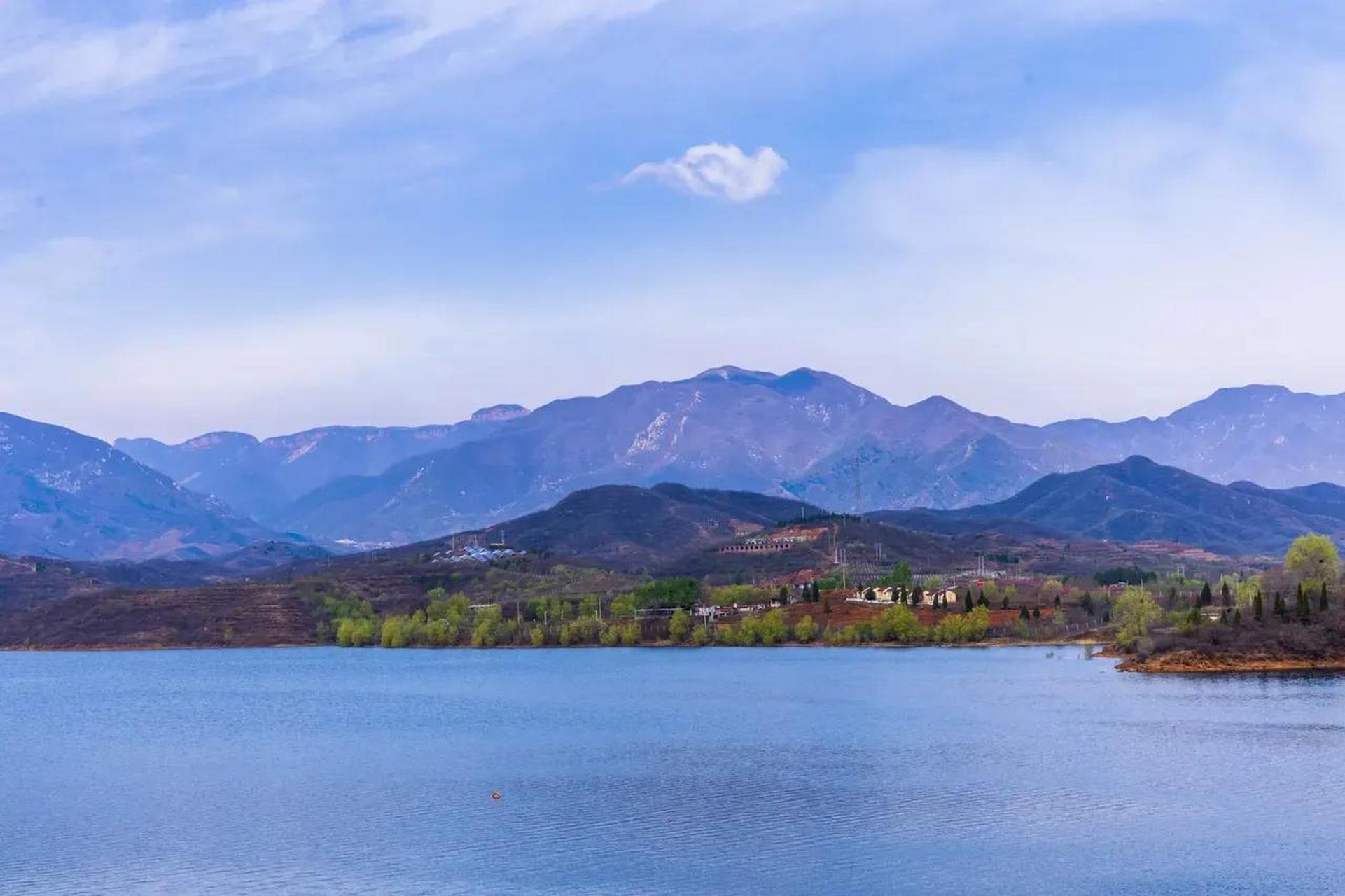 石家庄赞皇县白草坪水库又名翠屏湖,锁云湖,位于该县西南部山区,槐河