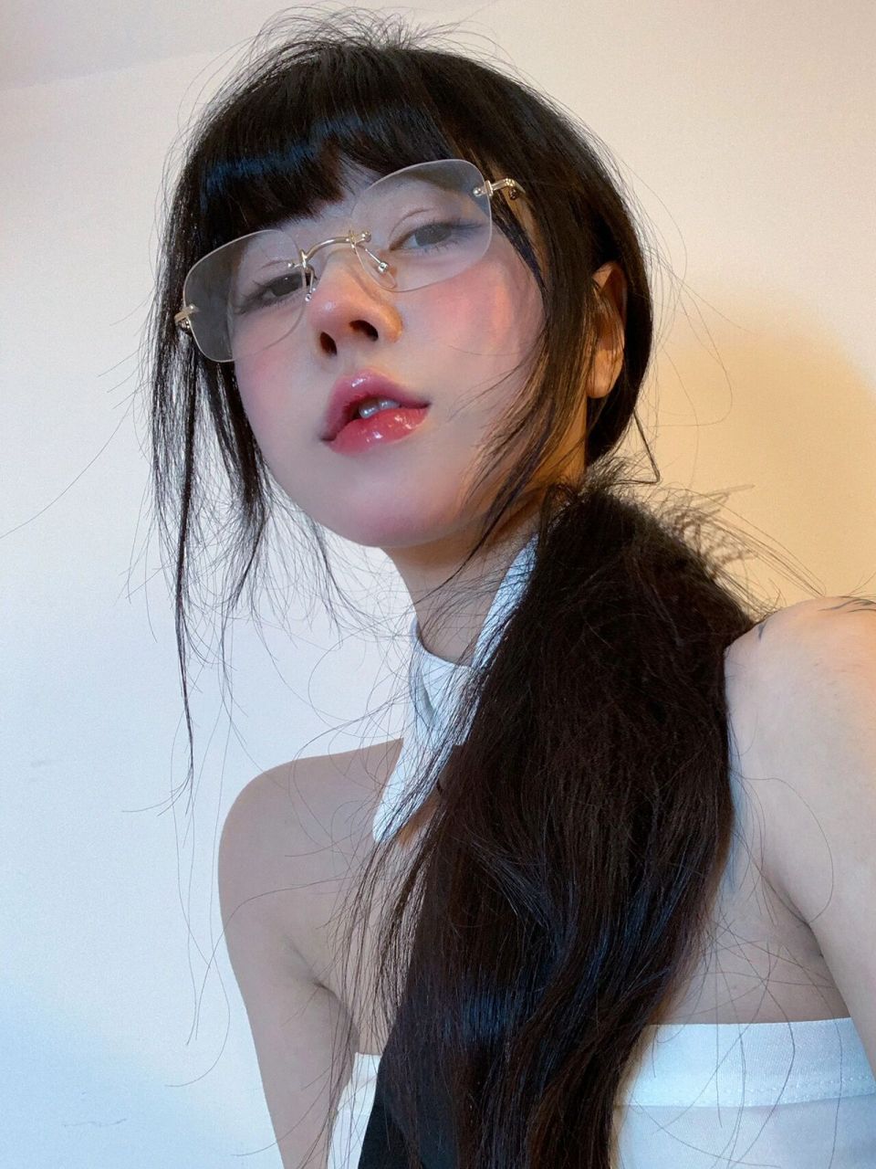 真人纯欲御姐高冷女头像背景图