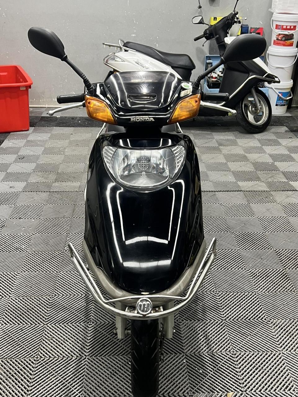 新到14年五羊本田国三电喷f1 安全行驶一万多公里 机头安静有力省油