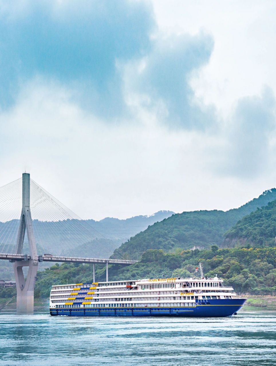 超五星豪华游轮美维凯悦号,4-5天￥2699起 说起中国美景,长江三峡一定