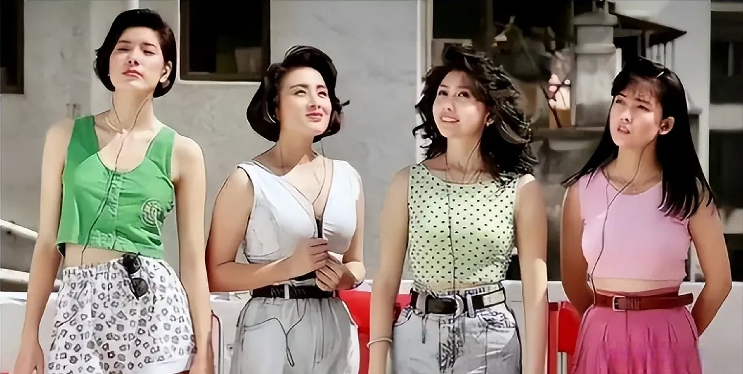 图一是90年代四大美女张敏,邱淑贞,周慧敏和翁慧德.