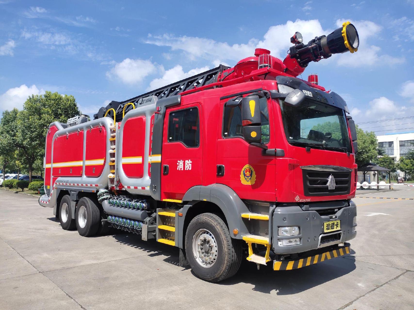 中国工业设计金奖产品--针对大型火灾事故而研发的超重型泡沫消防车