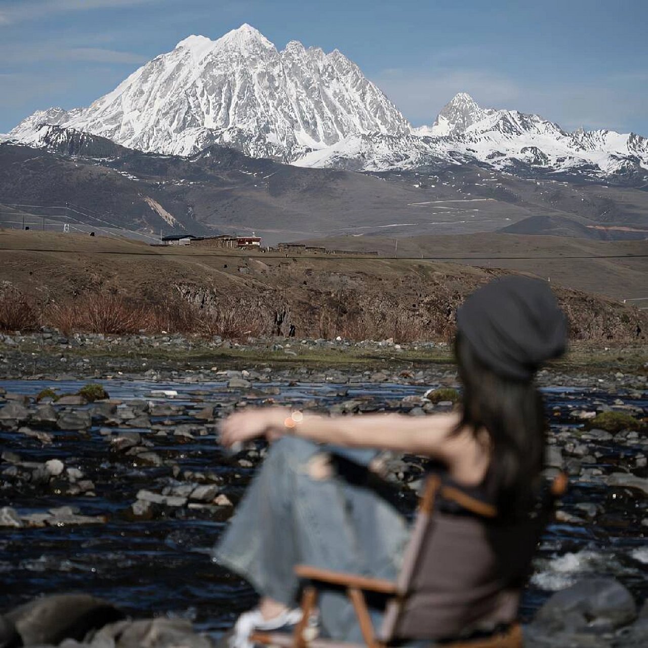 99女生真人背影头像:山川湖海 天地与爱 ⒈风吹又日晒,自由又自在.