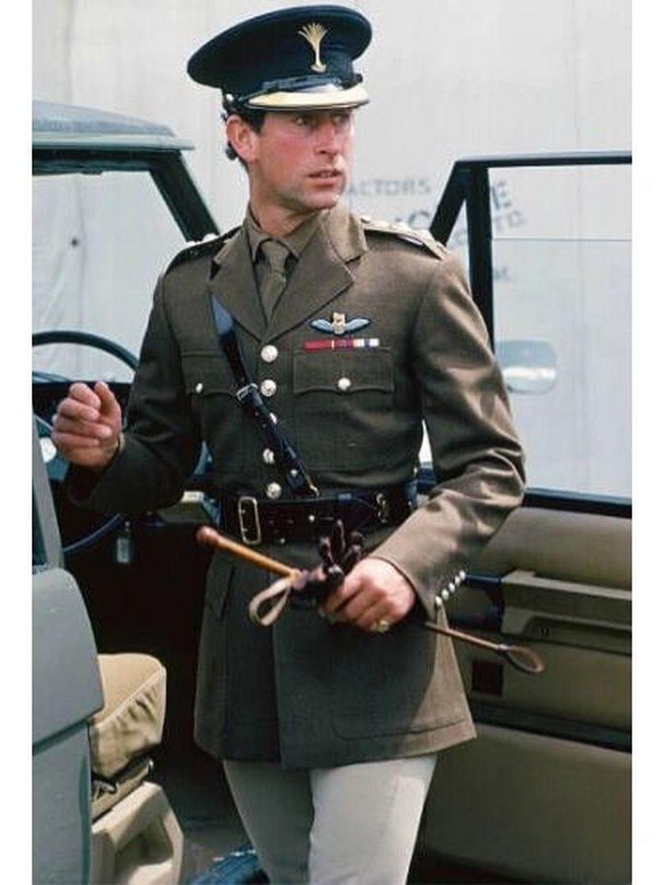 今日王室:查尔斯王子 身穿welsh guards no.