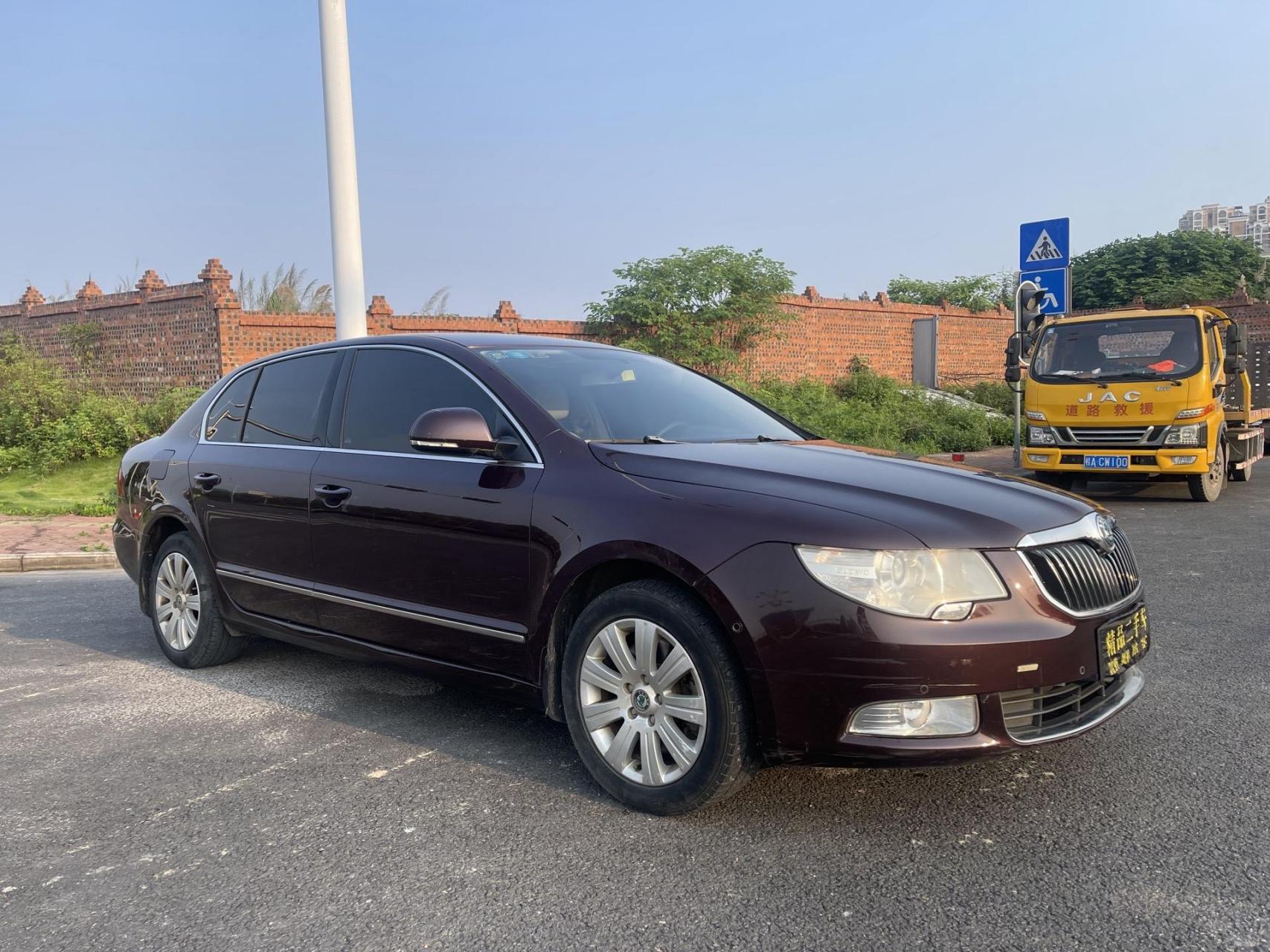 12年斯柯达昊锐顶配,费用刚买.上架12年3月斯柯达昊锐1.