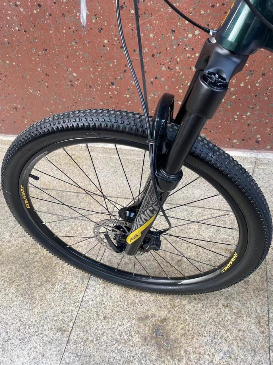 喜德盛传奇500plus,22速线控气叉,17车架,27.5轮组,成色非常新,2700