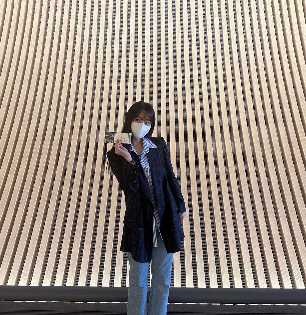 朴宝英# ins更新,支持同公司前辈 #朴海秀# 话剧