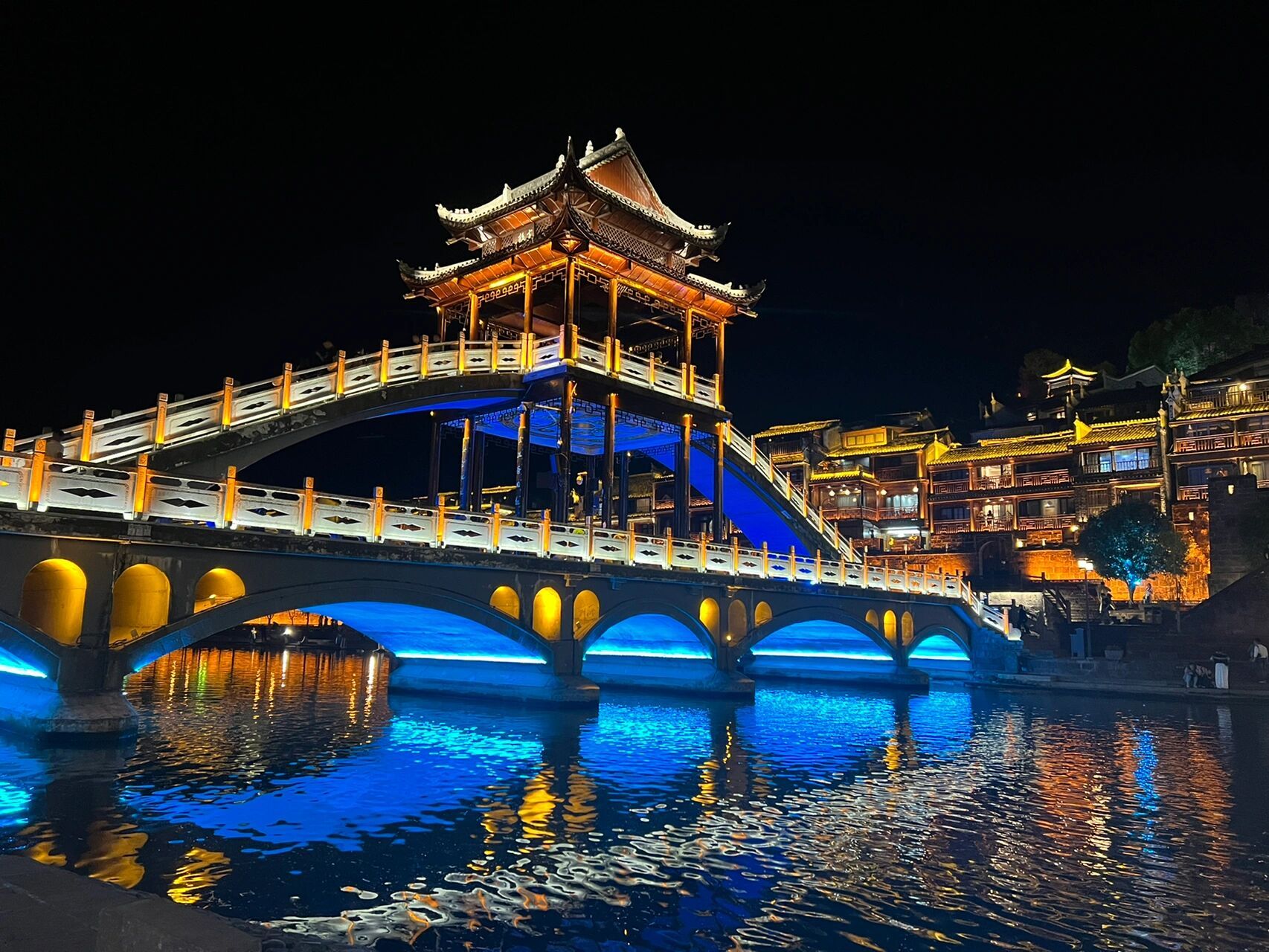 湖南|绝美夜景——凤凰古城93 晚上11点出发,到凤凰古城11:50很晚了