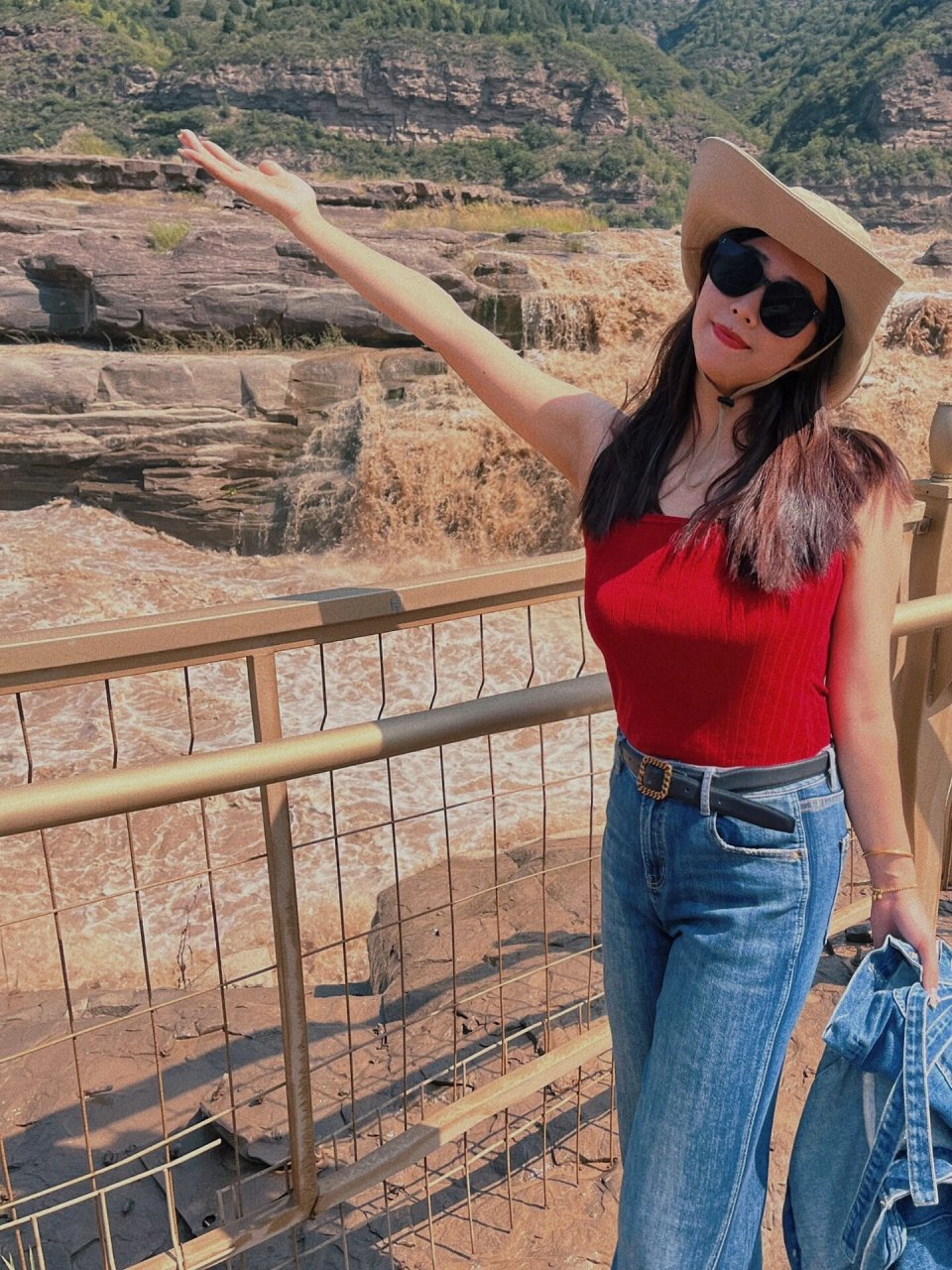 壶口瀑布拍照穿搭攻略拍照姿势 姐妹们!壶口瀑布陕西侧真的很好拍!
