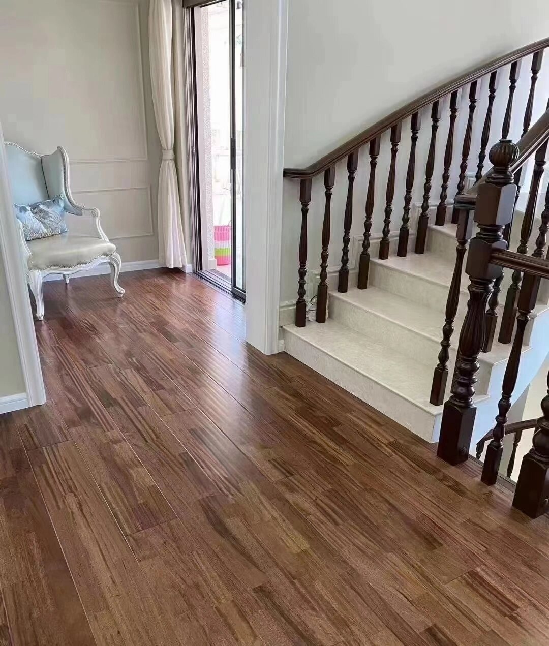 大自然-黑钻乌金 三层实木 木种:赛鞋木豆(俗称乌金木) 颜色:深咖色