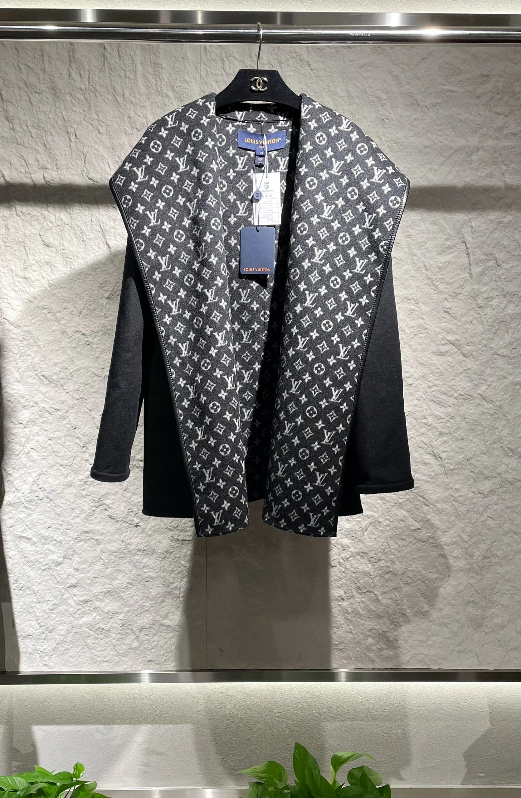 99lv新款黑色满印logo大衣 lv新款黑色满印大衣～97尺码34(胸围约