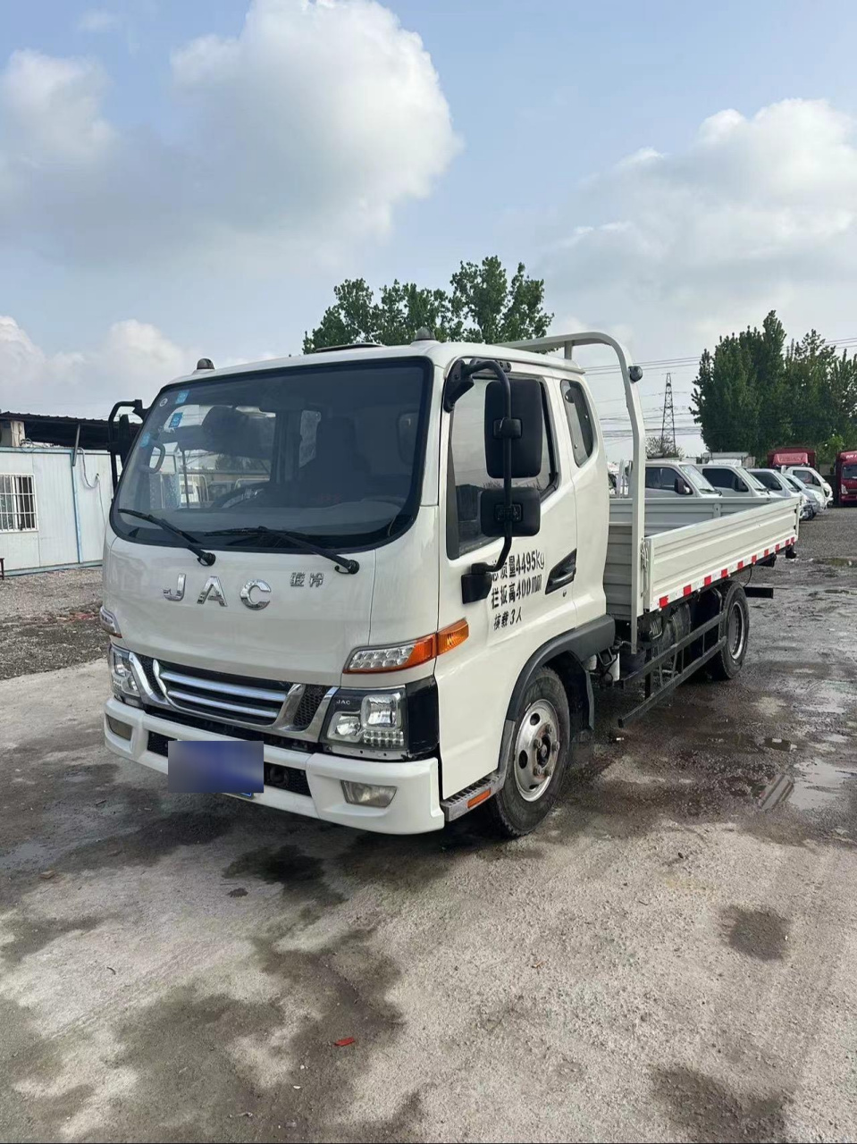 新到17年国五江淮骏铃v5平板,五十铃机器 斗长3.85米带卧铺.