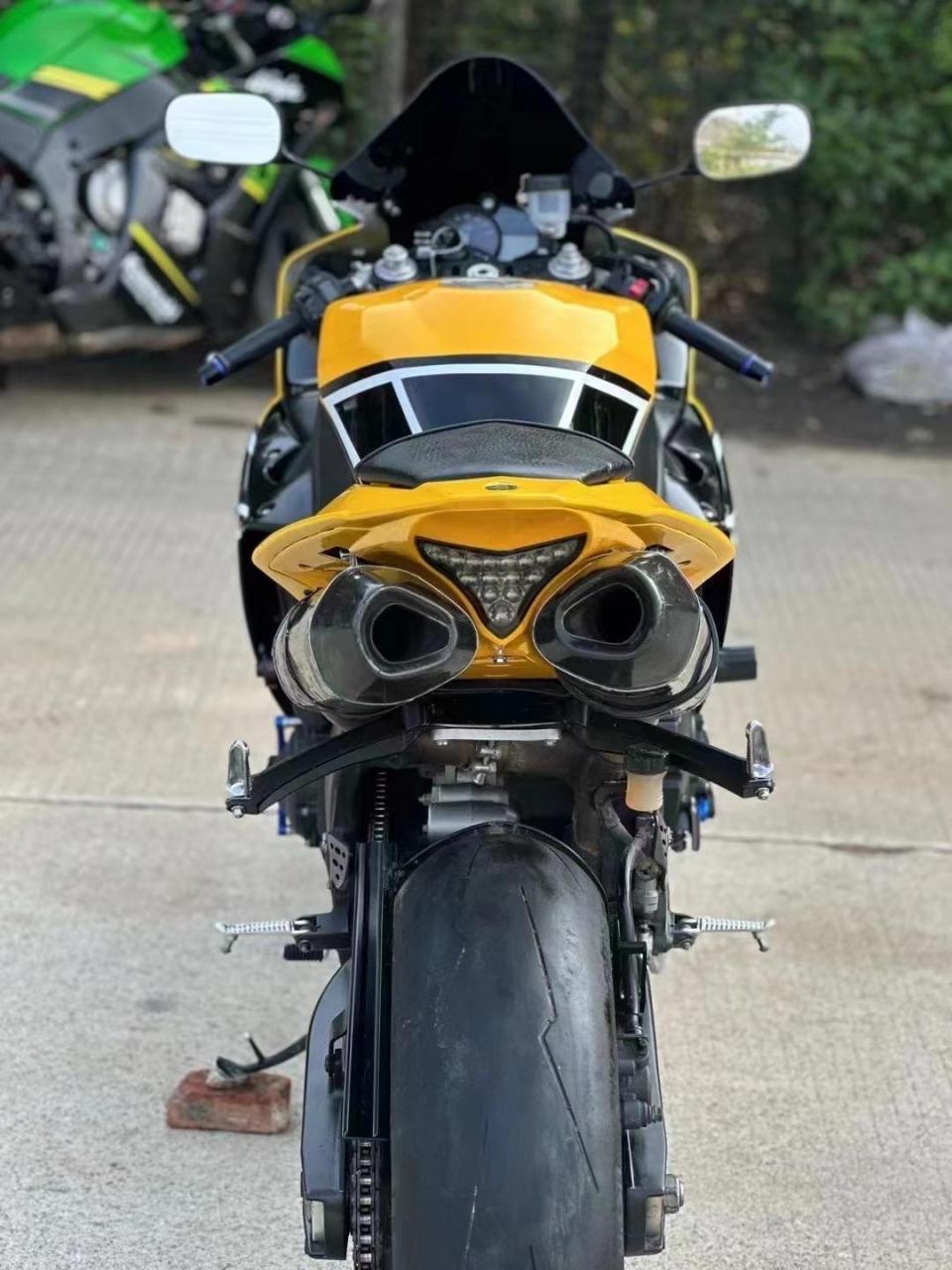 雅马哈yzf-r1