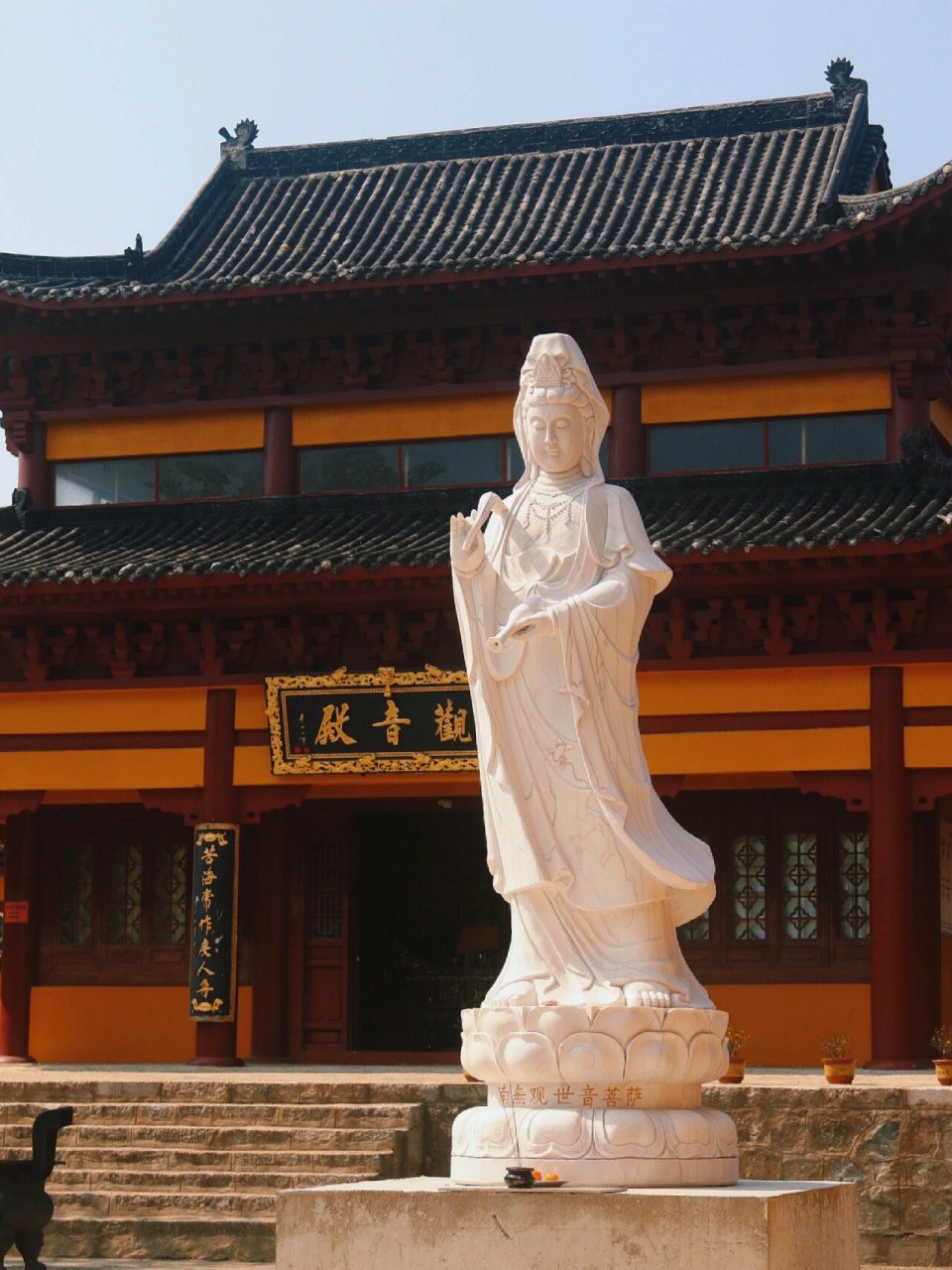 信阳鸡公山活佛寺游记 爬到山顶7215后,在美龄舞厅的斜对面,突然