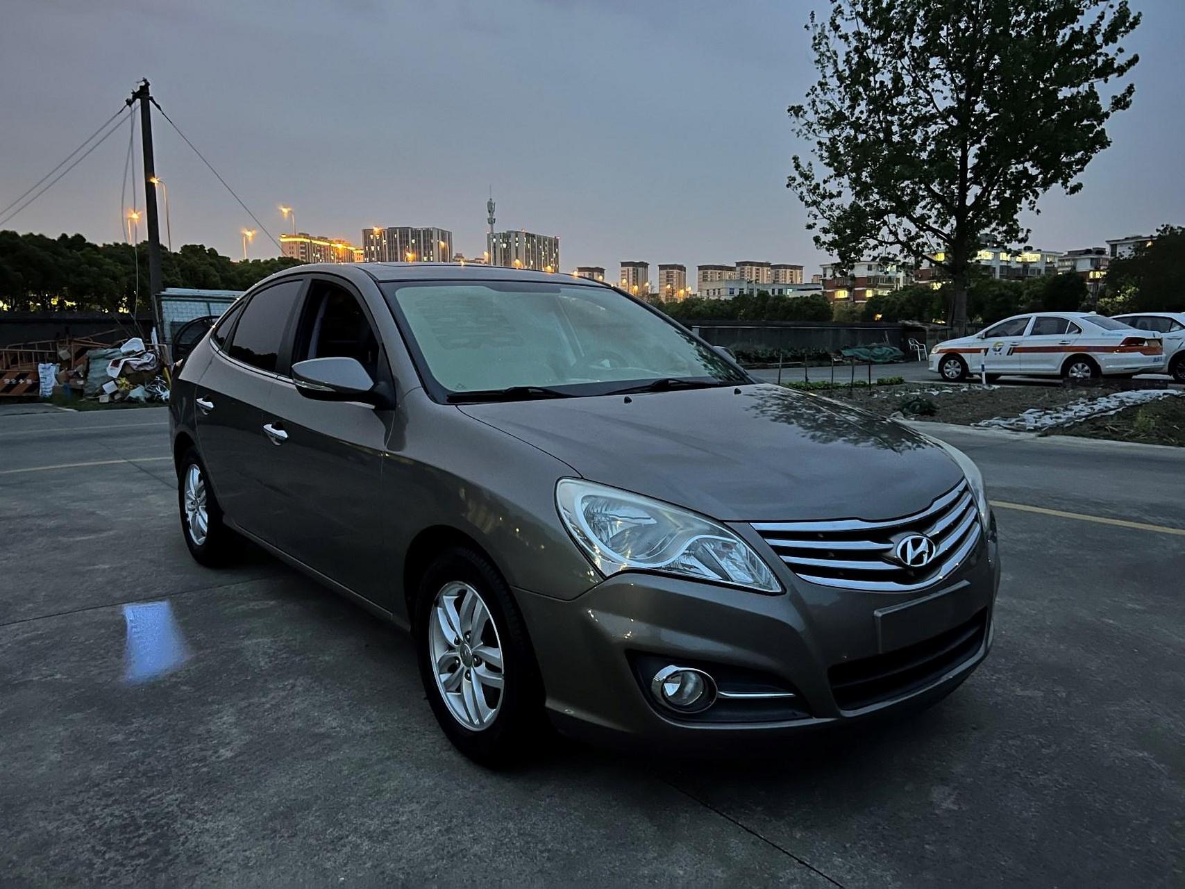 2013年现代伊兰特悦动1.6豪华,售价:2.98万,8万公里