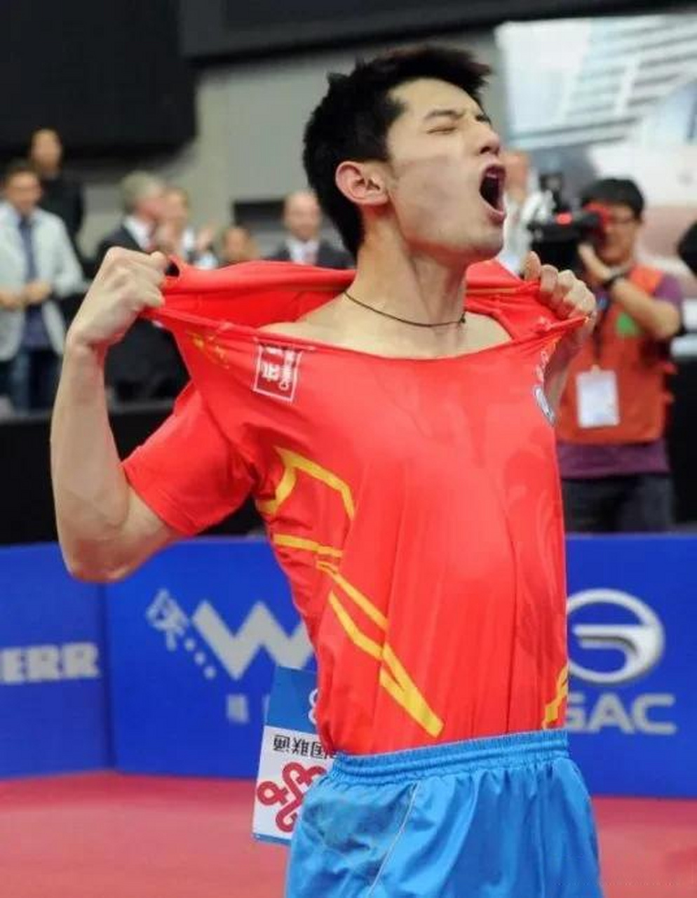 到底是谁? 直接说不行吗?