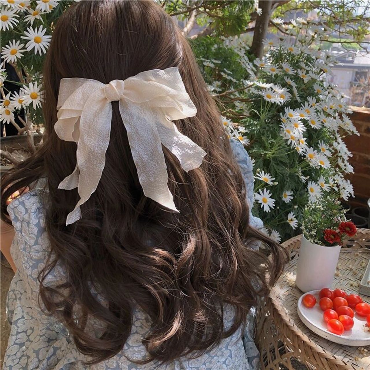 女生头像背影不露脸温柔蝴蝶结