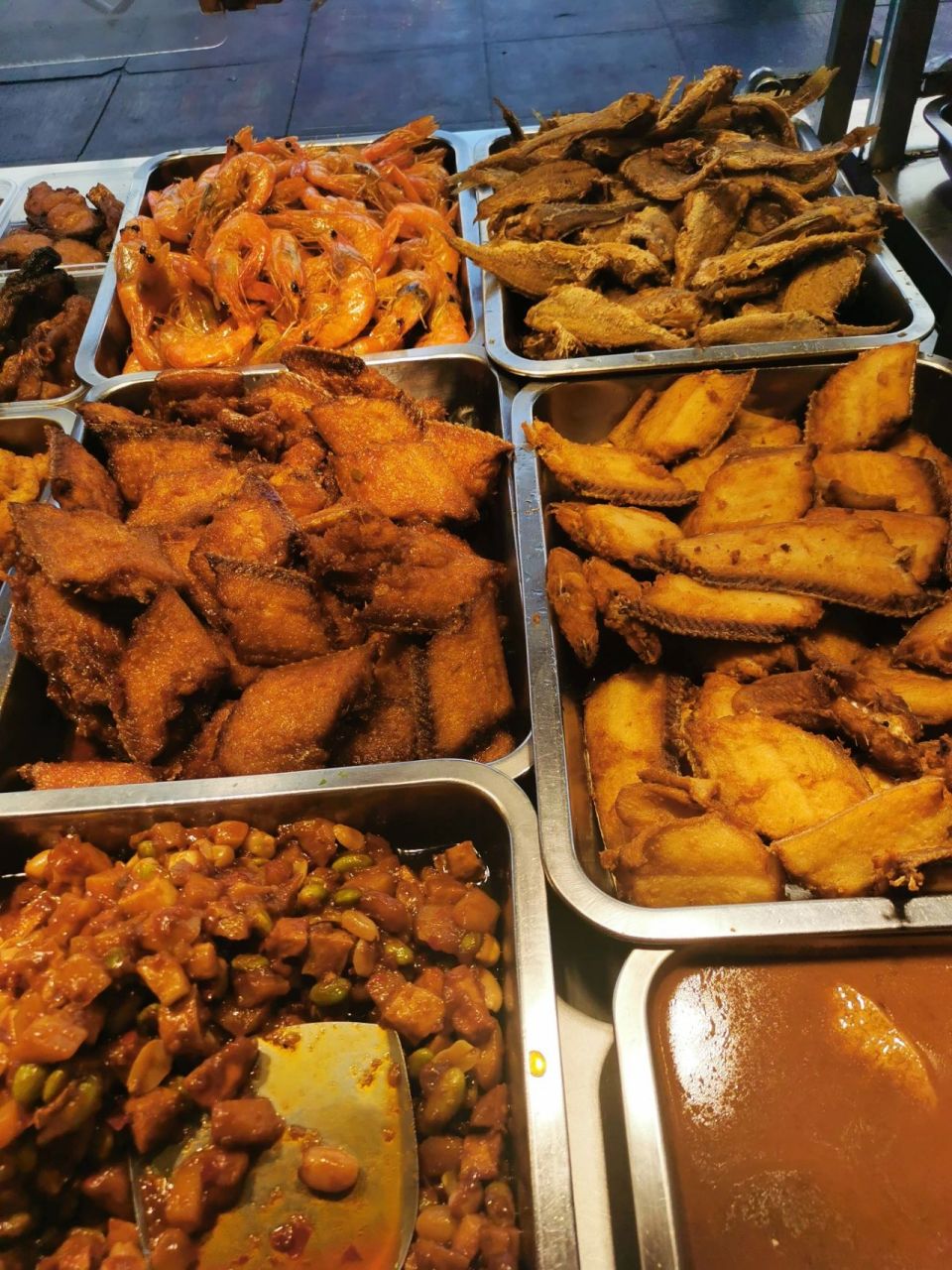 自家经营的熟食店菜品一览 店铺位于上海市杨浦区乐家福农贸市场永吉