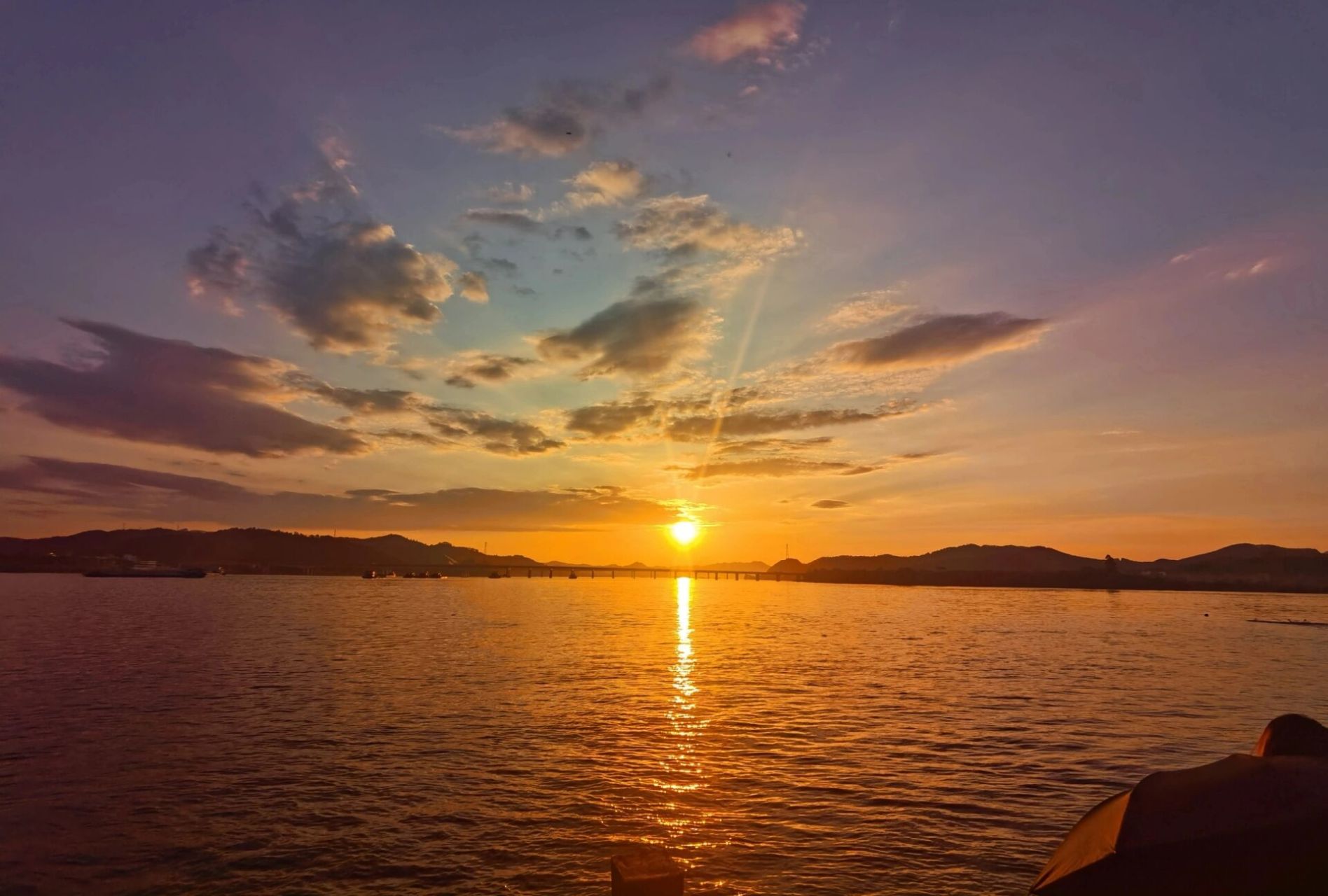 泗洲岛 原本的名字叫"四洲",这样称呼的原因是这个洲岛是藤县逆水而上