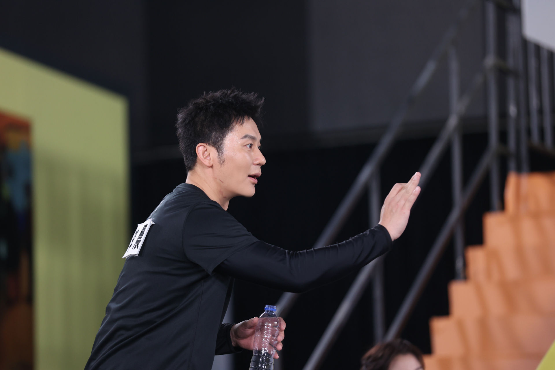 李晨#奔跑吧# 雾里看花,水中望月,魔镜魔镜告诉我"真相"吧[呆][抓馷]