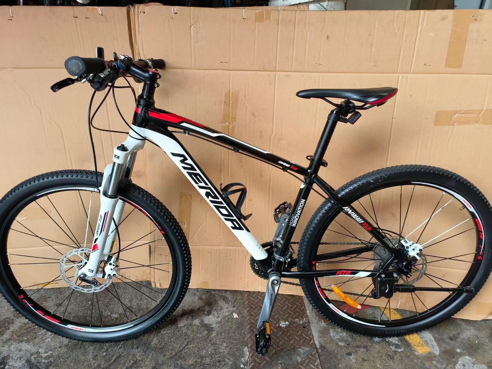 美利达兰博750,前后双油碟27速,前叉带线空锁死,车架17寸,成色很新