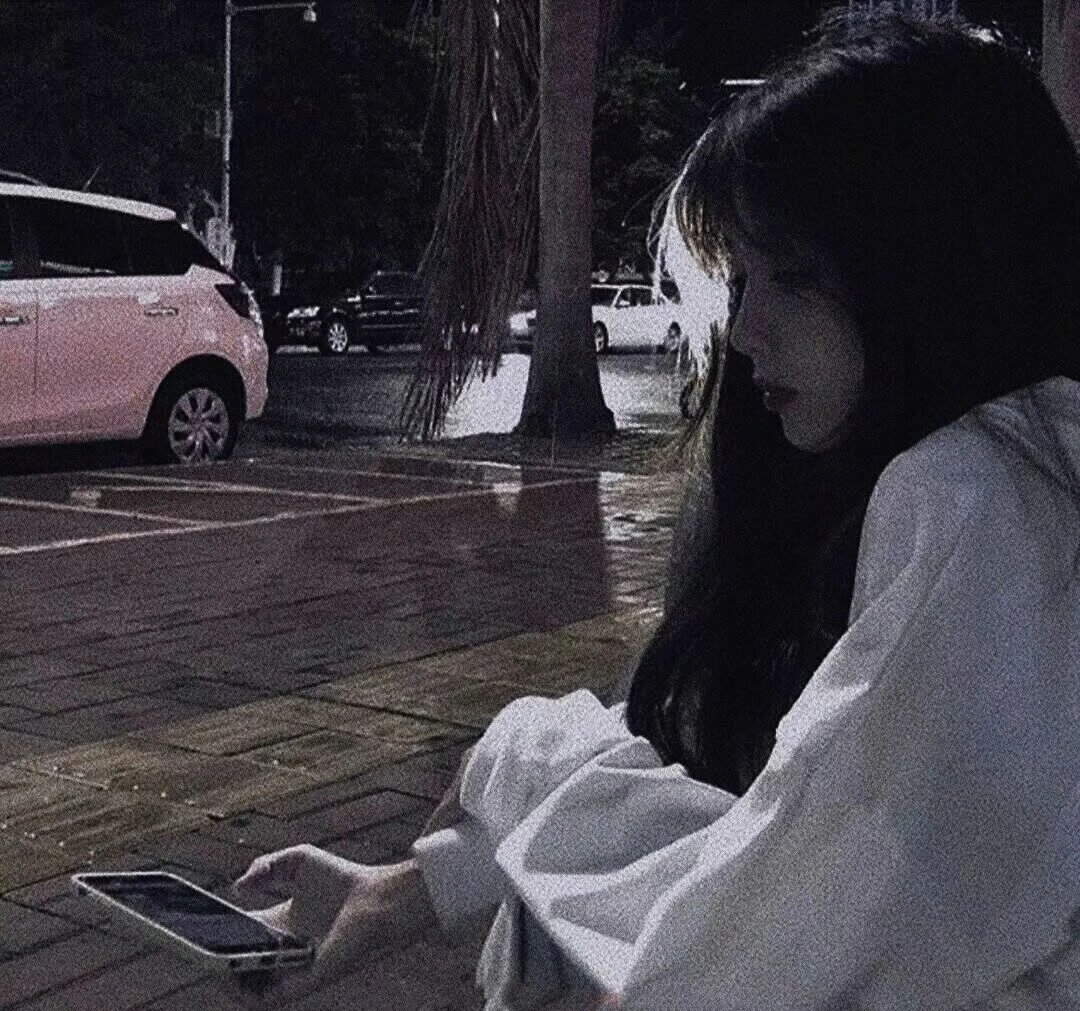 路边伤感女生头像