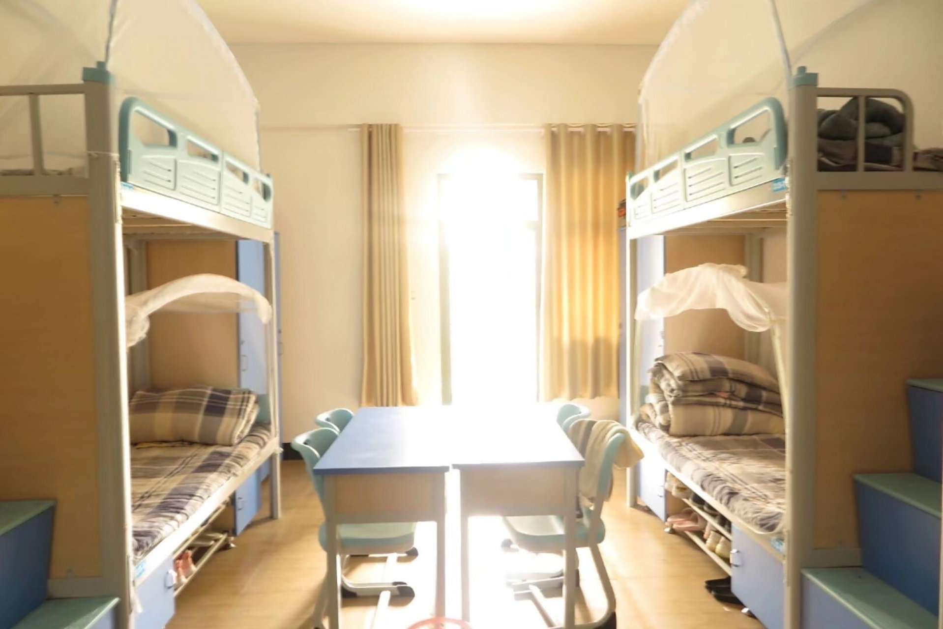 贵阳市清华中学宿舍 有新生问学校的环境就发一些自己拍的照片吧,寝室