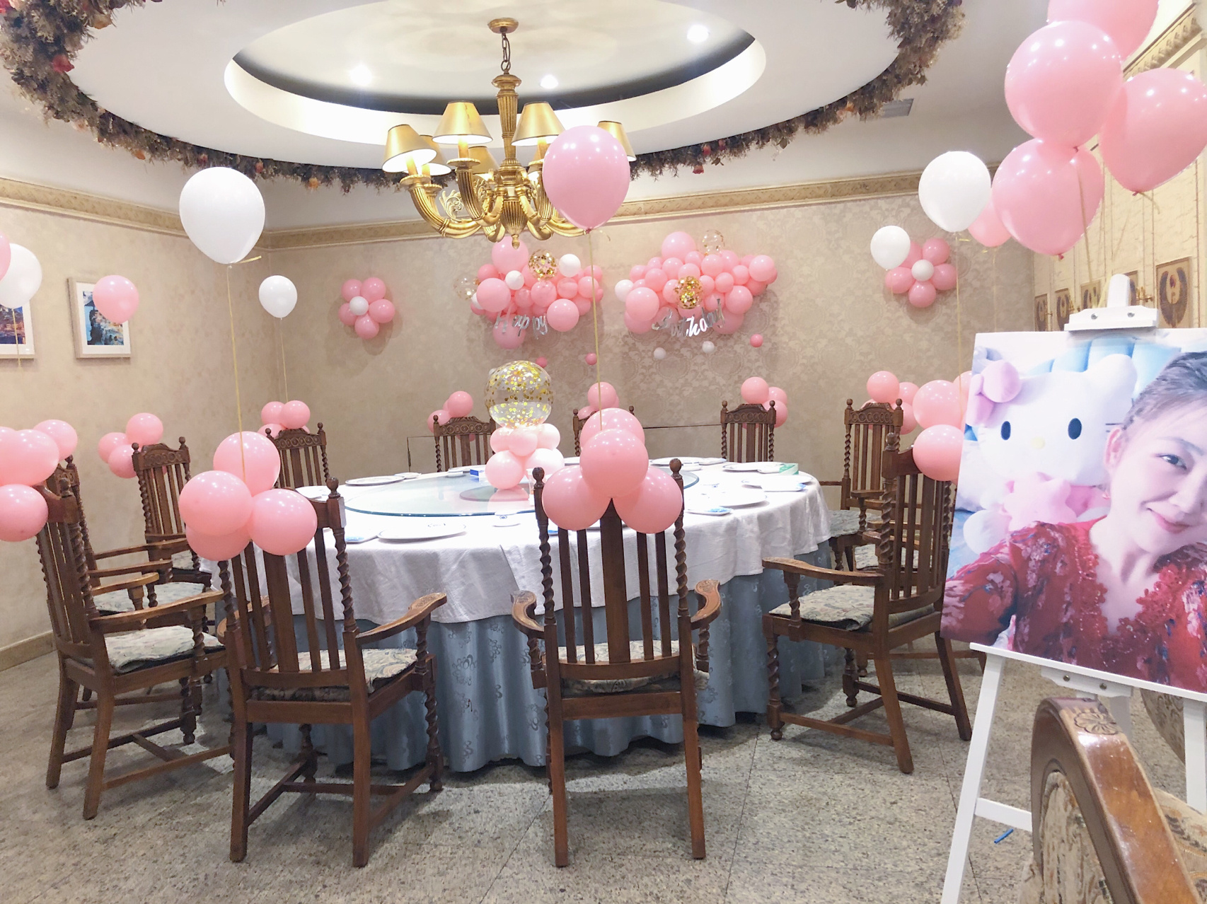 餐厅包间生日派对氛围布置 粉色系饭店酒店包间气球布置 简单饱满