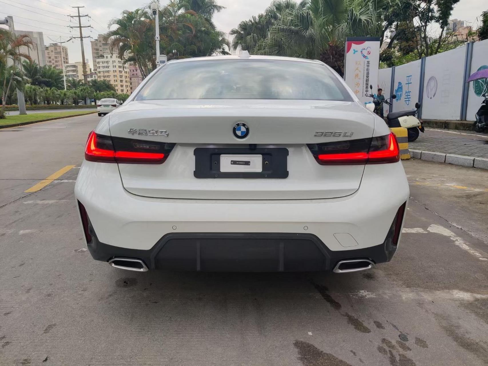 98万 24款宝马325li m运动套装,外白内红 官方指导价3499  34.