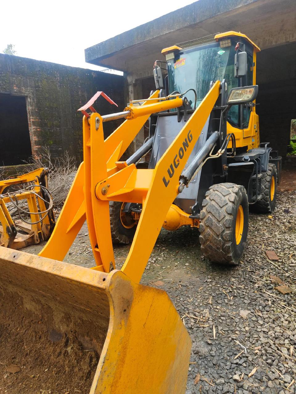 定制版鲁工930加大车架,4.5米的卸载.