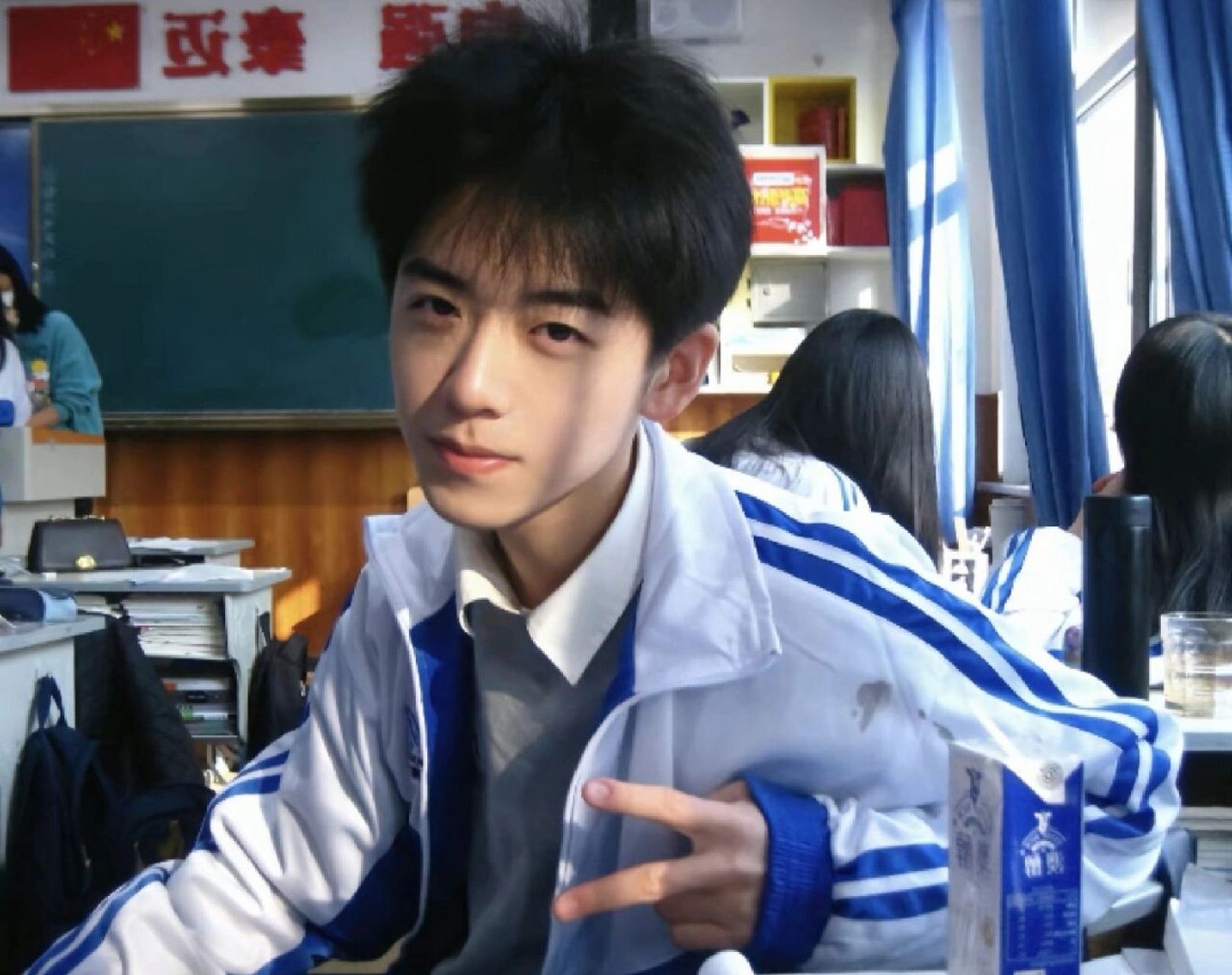 阳光 校服 背影 下课 黄昏 青春 邢晏铭