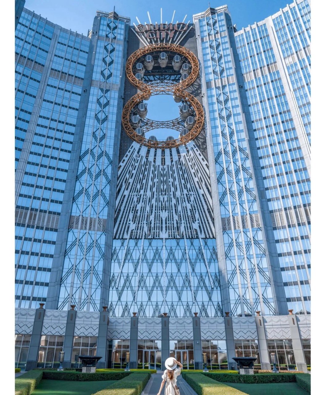 91全球较高独一无二的8字摩天轮,130米悬空俯视澳门夜景,观景厢的