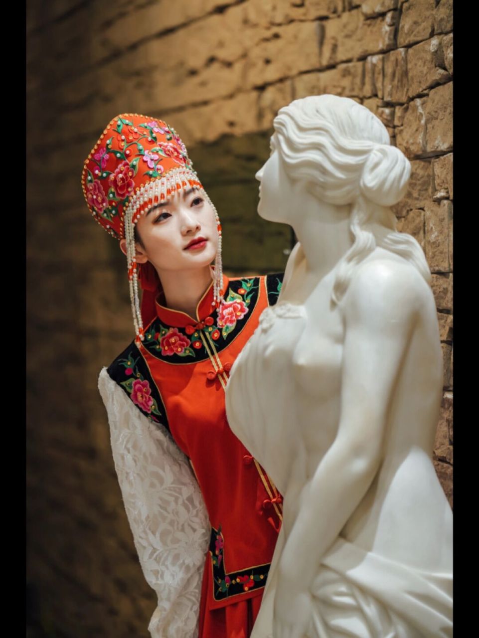 之前拍的锡伯族服饰不够正,被大家指出来啦,于是继续查资料,综合了