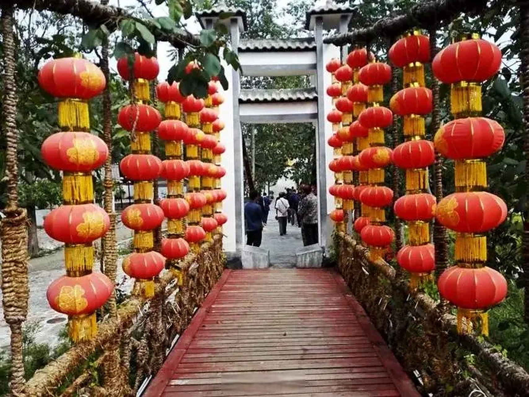 康县马拉松# 花桥村,位于甘肃省陇南市康县长坝镇,地处省道白望孤路