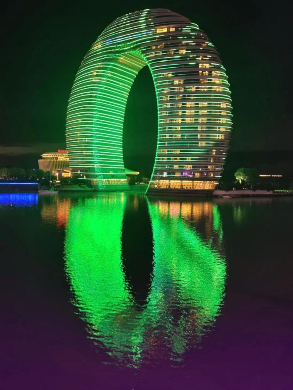 湖州喜来登月亮湾酒店 湖州喜来登月亮湾酒店,朋友们称它为马桶圈是