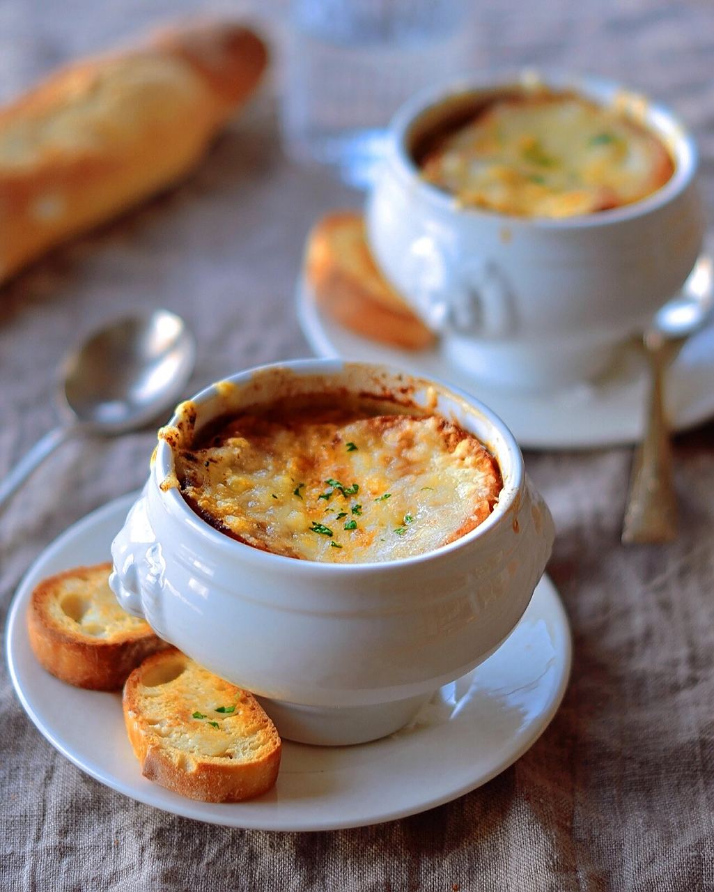 法式洋葱汤 | 治愈的暖胃浓汤98 法国洋葱汤9193是一道经典的