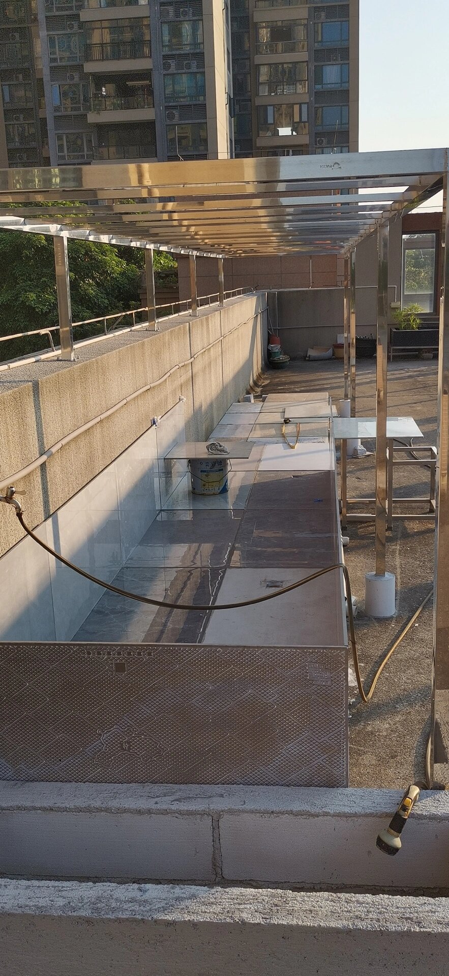 瓷片贴龟池 好久没做龟池可之前做的几个龟池都需要更换位置,希望这次