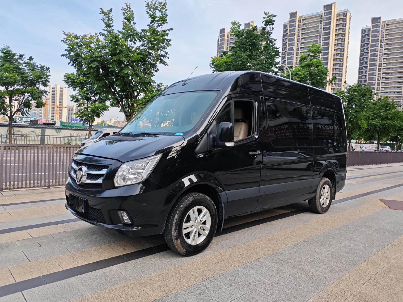 图雅诺9座 商旅版 新到上线2023年7月上牌,福田图雅诺 加长 9座商旅版