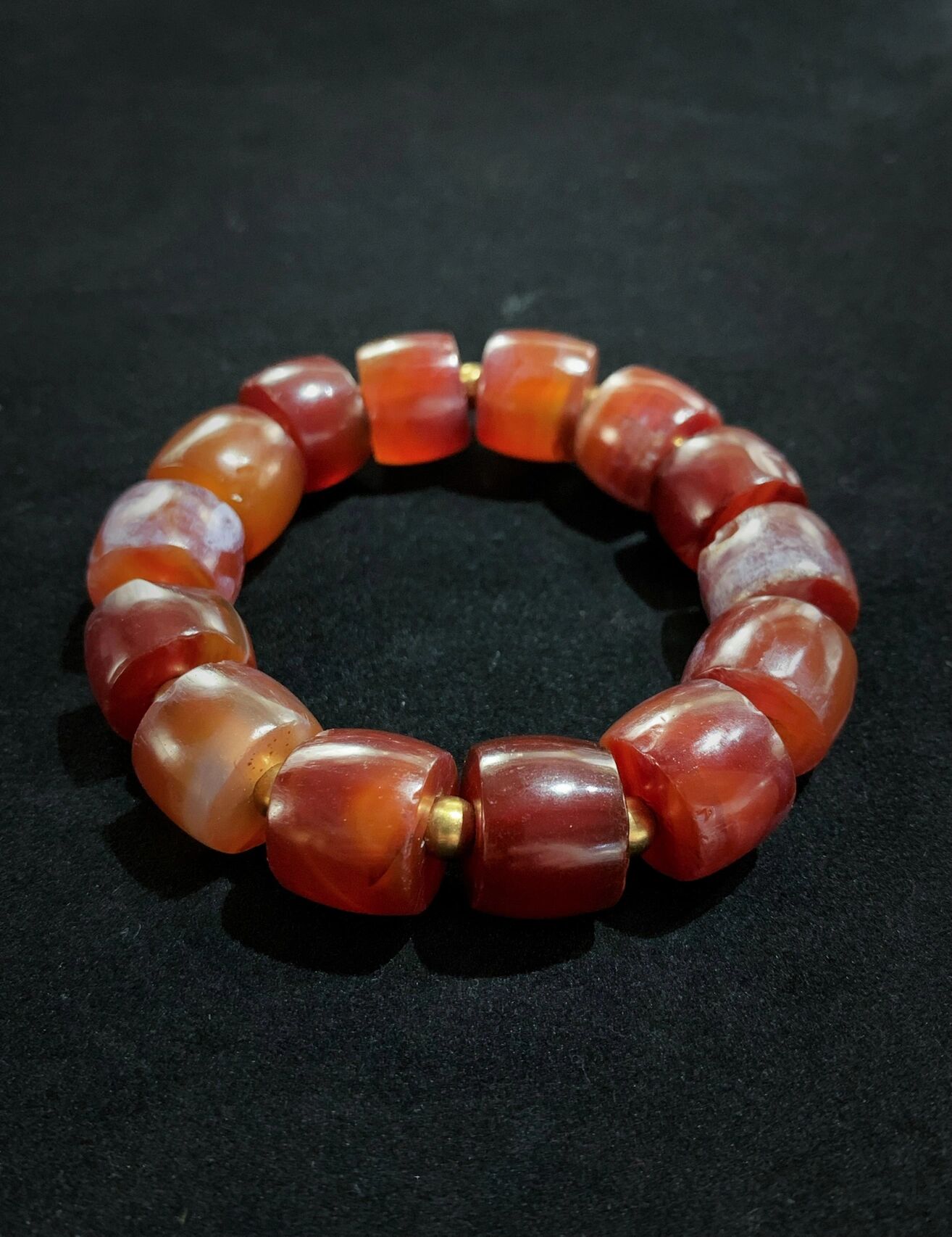 西周玛瑙 西周老玛瑙带灰皮,直径1.6mm至1.7mm.