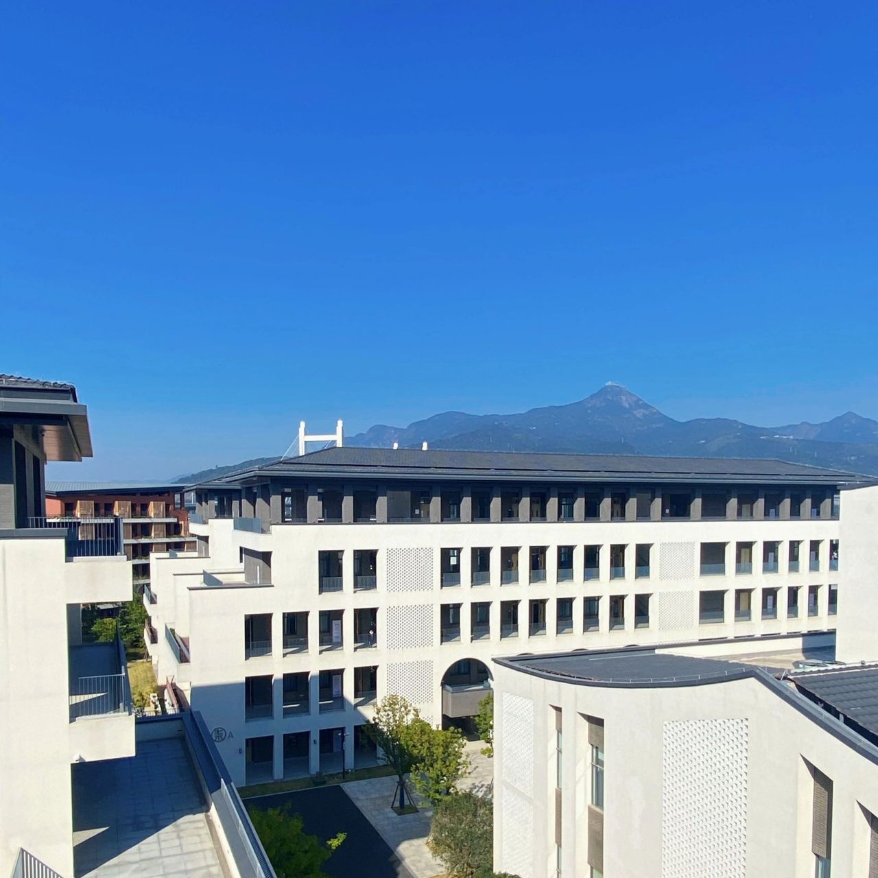 清华附中福州学校简介 清华附中福州学校为福州市政府与清华大学附属