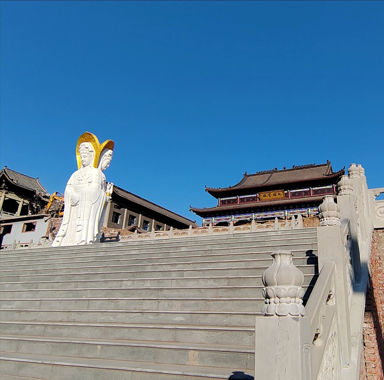 葫芦岛普度寺 从葫芦岛往锦州走的时候看到了一个寺庙,就停下来溜达