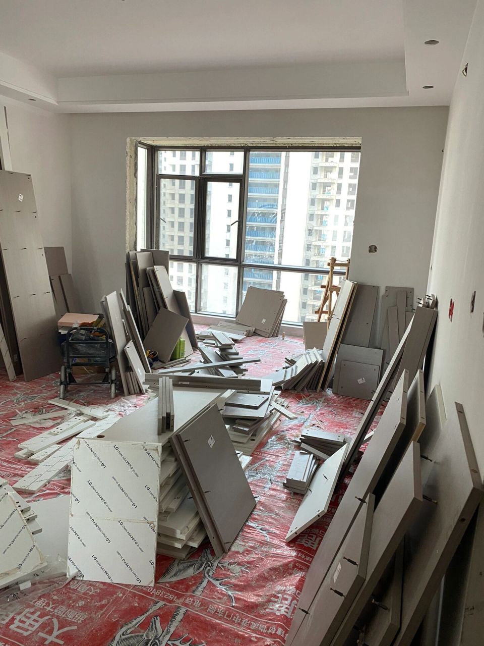 9494要多丑有多丑的衣柜来了 跑了两个星期