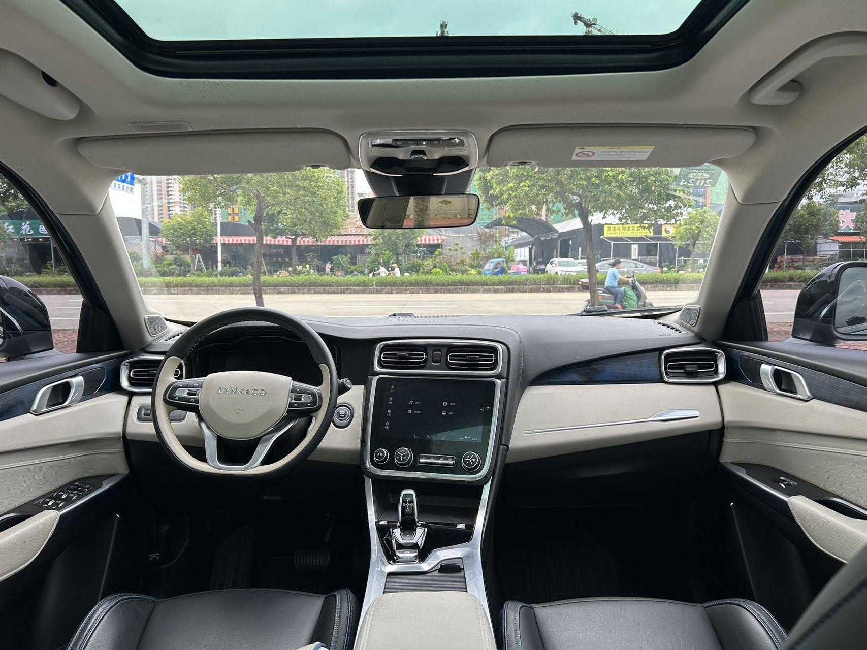 8万  领克01  2.0t耀pro版 行驶4.