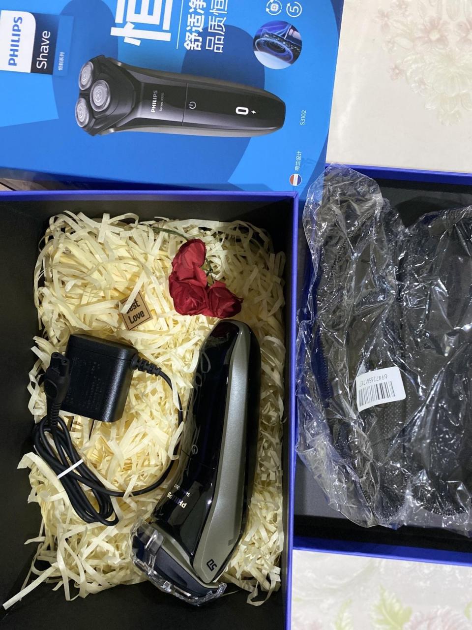 philips s3102飞利浦电动剃须刀-男生的必备品 作为一名男生,每日必须